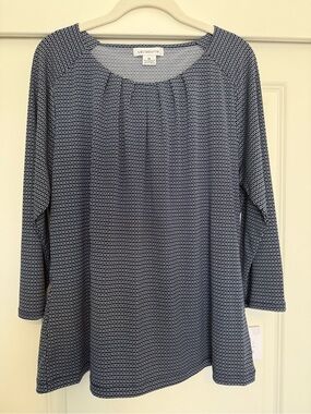 Liz Claiborne Navy and White Geometric Long-Sleeve Top